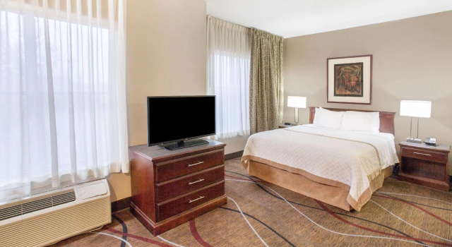 Двухместный люкс Hawthorn Extended Stay by Wyndham Bloomington