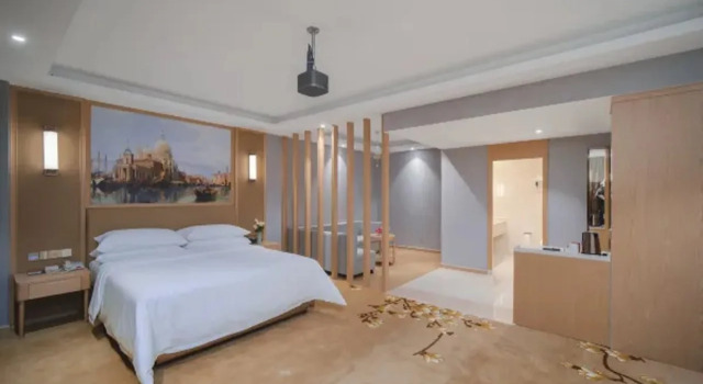 Vienna Hotel (Shaoxing  China Textile City Mingzhu Square Metro Station Branch)