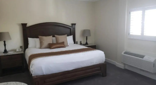 Четырёхместный номер Standard Hotel Caesars
