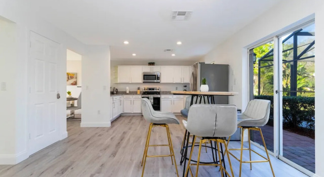 Коттедж Beautiful 5Bd Single Family w/ Game Room @ 106 Lake Wilson Preserve