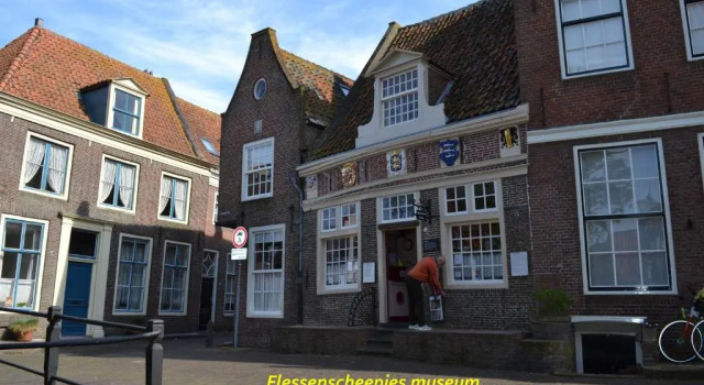 Karnemelkhuys, Забронировать Отель Энкхейзен West-Friesland