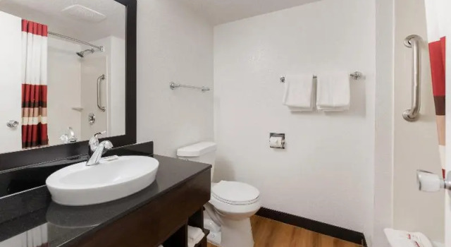 Четырёхместный номер Standard Red Roof Inn PLUS+ Columbus - Worthington