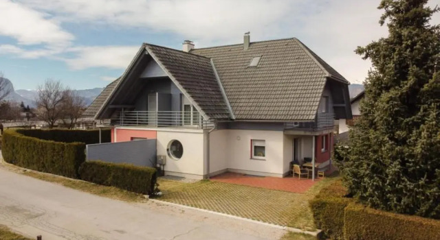 House Eden with Mountain Views, Prenota Hotel Bled 