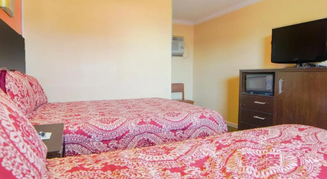 Двухместный семейный люкс Economy Inn By OYO Lockport near Houma
