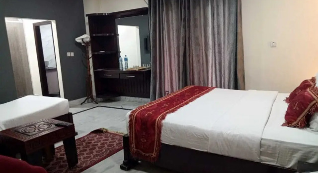 Номер Executive Babar Khan Hotel
