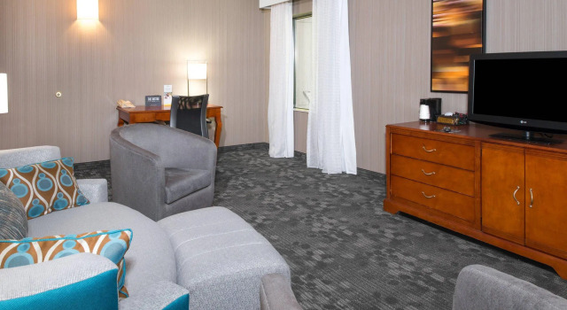 Двухместный люкс c 1 комнатой Courtyard by Marriott Charlotte Gastonia