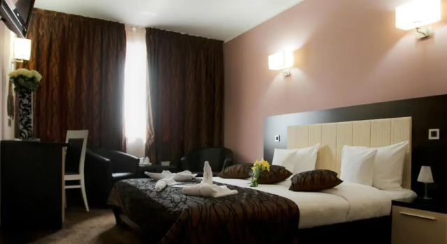 Люкс Black Tulip Hotel