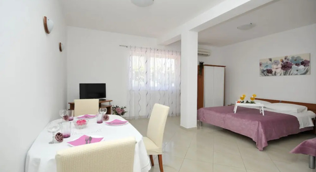 Студия Apartments Roza
