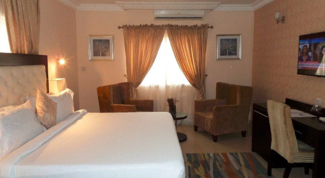 Lekki Astor Tourist Inn, Prenota Hotel Hotel a Eti-Osa con parcheggio, Parcheggio