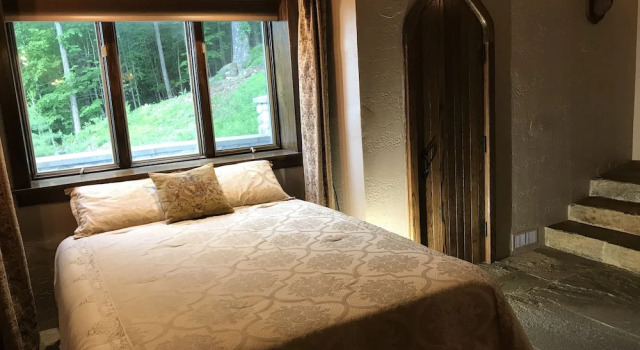 Люкс HIGHLANDS CASTLE overlooking Lake George plus 2 other CASTLES & SUITES