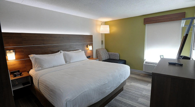 Номер Standard Holiday Inn Express & Suites Toronto Airport West by IHG