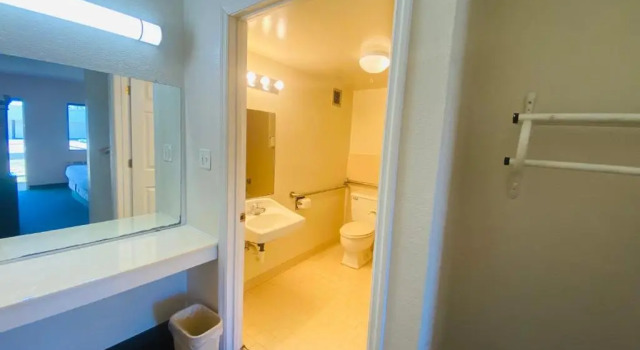 Номер Standard Travelers Place Inn & Suites