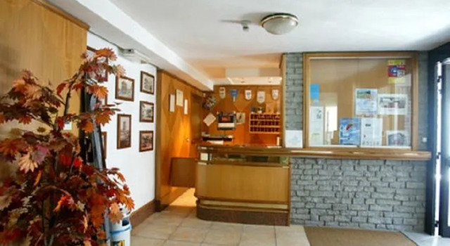 Residence La Gran Baita, Забронировать Отель Бардонеккия Val di Susa, рядом с Горнолыжный подъемник Бардонеккья - Яфферау