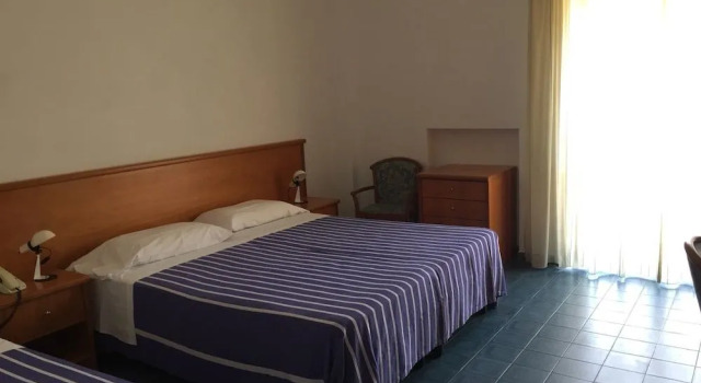 Hotel Mediterraneo, Book Hotel  