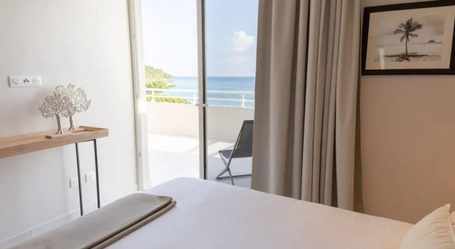 Вилла Deluxe с 4 комнатами с видом на море Eden Roc Villas