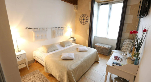Hôtel-Restaurant-Chambre Insolite Spa - Le XII de Luynes, Забронировать Бутик-отель Отели Люин с бассейном, Бассейн