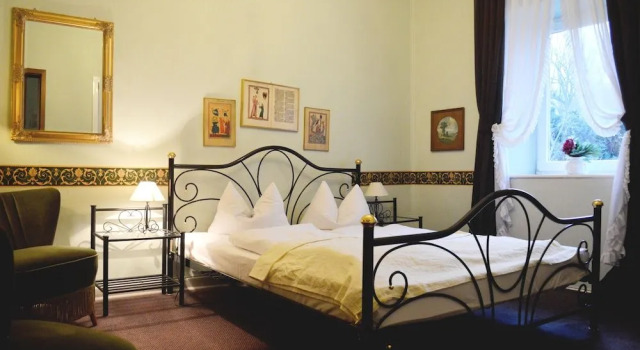 Historisches Hotel zum Schwan, Забронировать Отель Бад-Карлсхафен земля Гессен, рядом с Музей монастыря Хельмарсхаузен