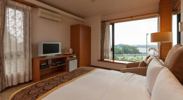 Crossing The Rainbow Bridge B&B, Prenota Bed & breakfast Chongde 