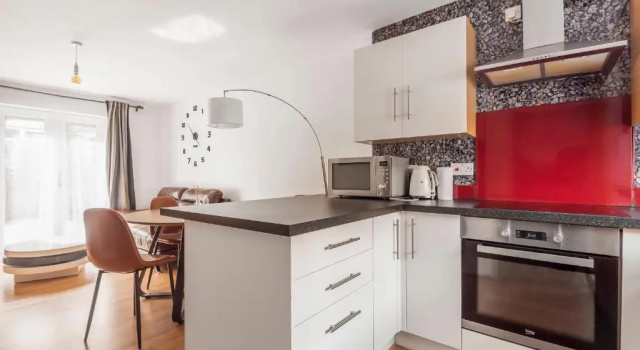 Апартаменты Entire Home - Cosy 3 Bedroom House Close to Levenshulme Station 13 Mins to Manchester City Centre