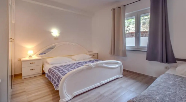 Apartments Bajcic, Varaa Huoneisto Hotellit Kvarner Islands uima-altaalla, Uima-allas