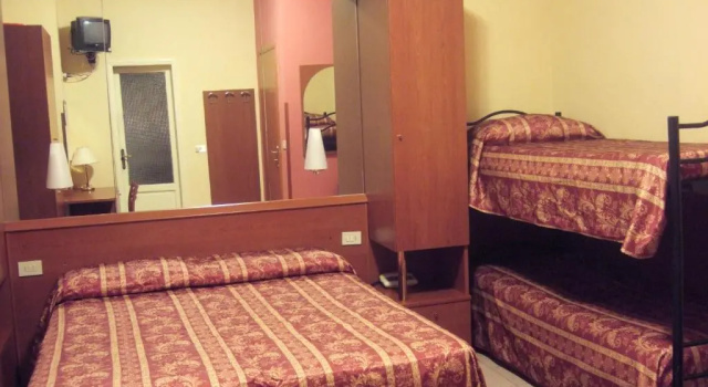 Четырёхместный номер Standard Hotel Innocenti