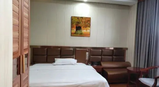 Sanhe Holiday Inn, Забронировать Отель Юнчжоу Хунань