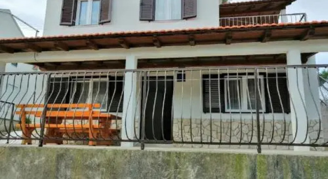 Apartments Bv, Prenota Appartamento Rukavac Vis, vicino a Spiaggia di Tepluš