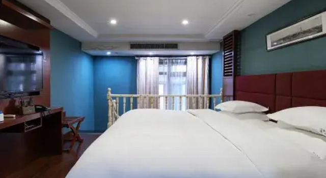 Люкс Business Rong Yi Hotel