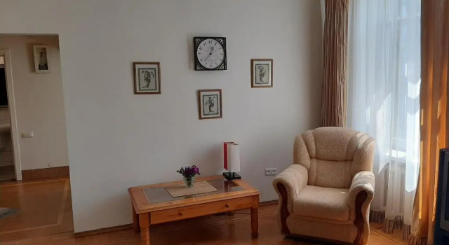 Apartment on Hretska 26/28