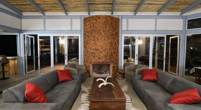 Mountain Peak Game Lodge Namibia, Rezervovat Hotel Hotely v Damaraland se snídaní, Snídaně