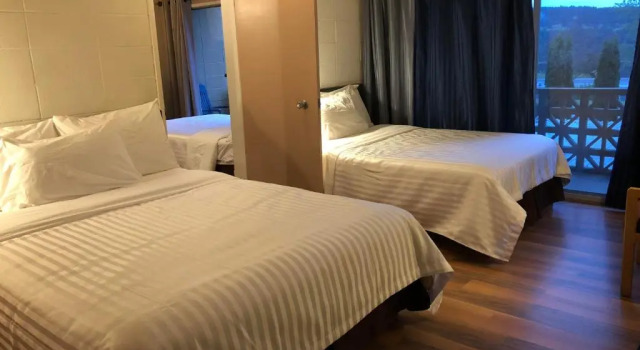 Полулюкс Holiday House Motel