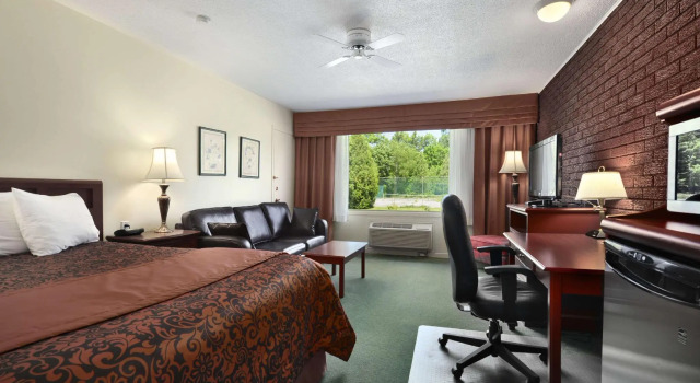 Двухместный номер Standard Travelodge by Wyndham Simcoe