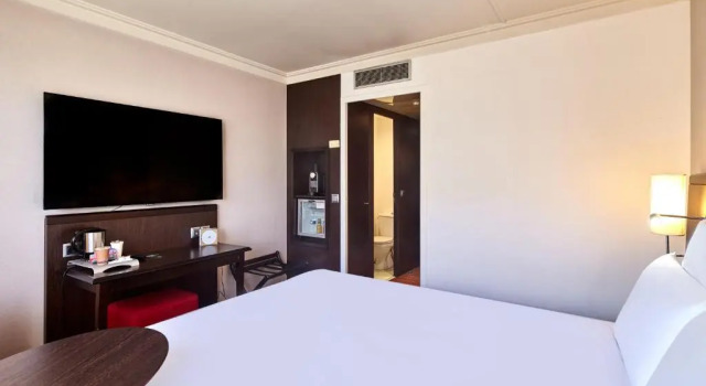 Двухместный номер B&B HOTEL Saint-Quentin-en-Yvelines Centre Gare 4 étoiles