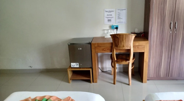 Putus Paradise Guesthouse, Prenota Hotel Hotel economici a Gianyar