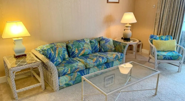 Апартаменты Deluxe Vacation Rental Studios at Royal Garden Waikiki