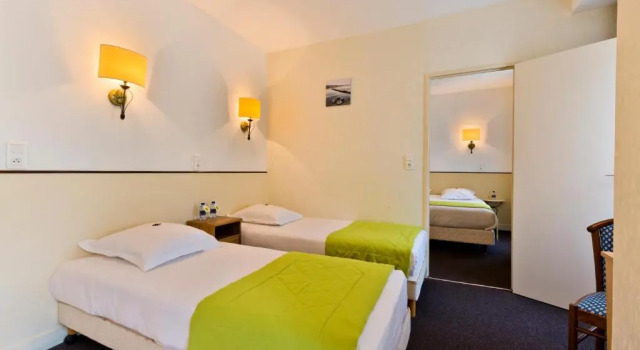 Семейный номер Standard Logis Hôtel de la Paix