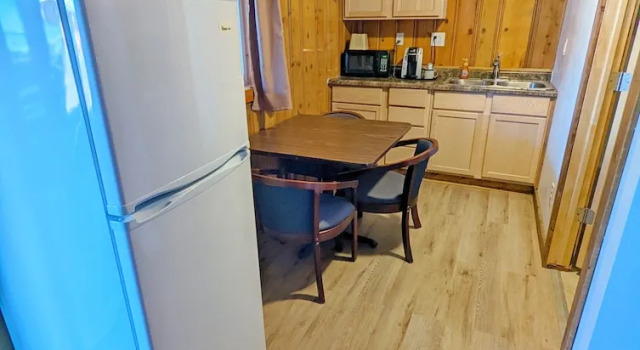 Четырёхместный номер Superior Teton Court Motel
