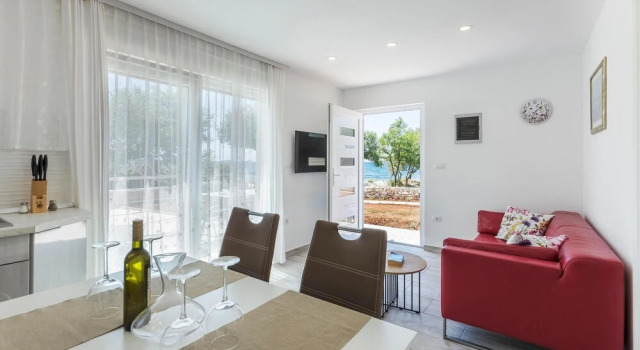 Awesome Home in Peroj With Wifi and 2 Bedrooms, Reserva ahora Hotel Hoteles en Pula con aparcamiento, Aparcamiento