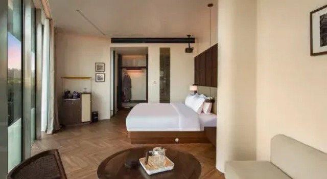 Двухместный люкс с балконом COMBIN HOTEL（Chongqing Erling Second Factory Cultural and Creative Park Store）