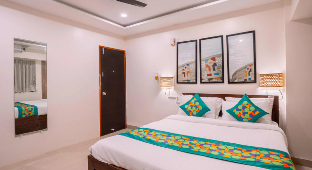 Номер Economy Treebo Royal Comfort Atithi
