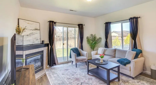 Коттедж Charming Bend Home w/ Porch & Yard: Great Location