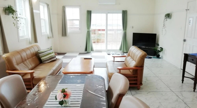 Beachside House Sea of Toya Yomitan Okinawa, Rezerwuj Hotel Hotele w Okinawa z parkingiem, Parking