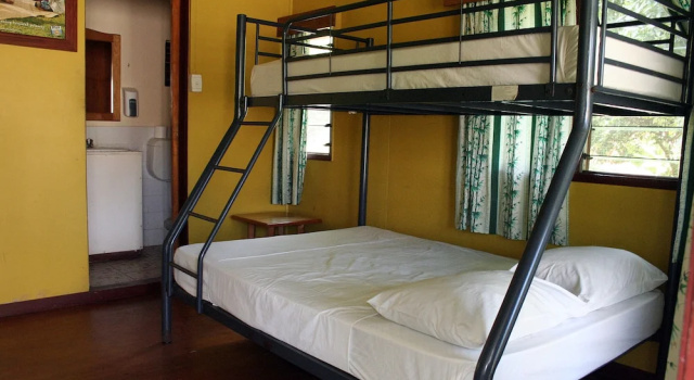 Трёхместный номер Standard c 1 комнатой Ratu Kini Backpackers & Dive Resort