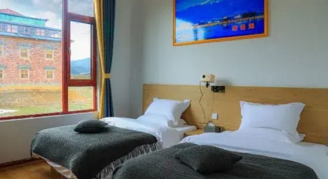 Shangri-La City Aji Hongshi Fuju Homestay, Buchen Sie Hotel Hotels in Yunnan mit Parkplatz, Parkplätze