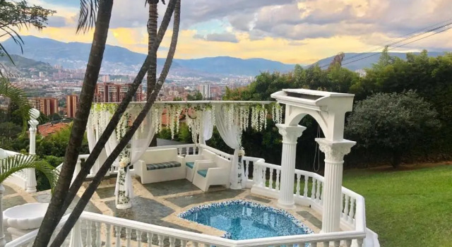 Коттедж Medellín Mansion luxury