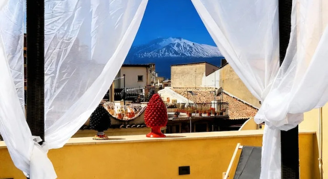 Апартаменты с 2 комнатами с балконом Live the Magic of Taormina Where History, Beauty, and Sicilian Soul Meet