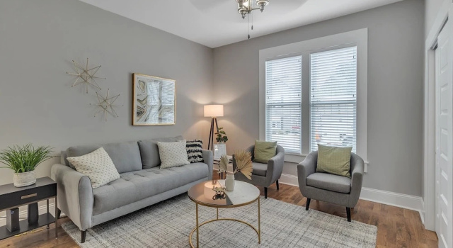 Коттедж с 2 комнатами Recently Renovated Home In The Heart Of Bellevue! 2 Bedroom Home by RedAwning