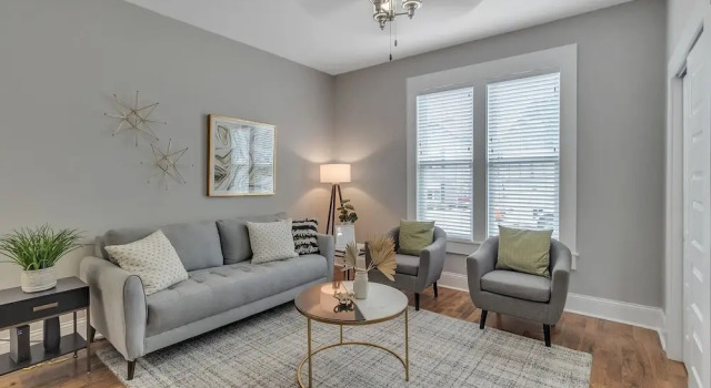 Recently Renovated Home In The Heart Of Bellevue! 2 Bedroom Home by RedAwning, Prenota Hotel Bellevue Northern Kentucky River Region
