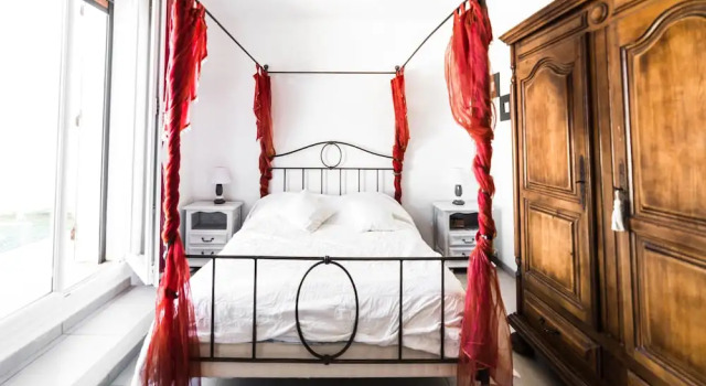 Le Clos du Noyer Renard, Book Hotel La Gaude Alpes-Maritimes