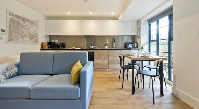 Luxury one bedroom Greenwich studio apartment near Canary Wharf by UnderTheDoormat, Varaa Huoneisto Asunnot kohteessa Merseyside, Huoneisto